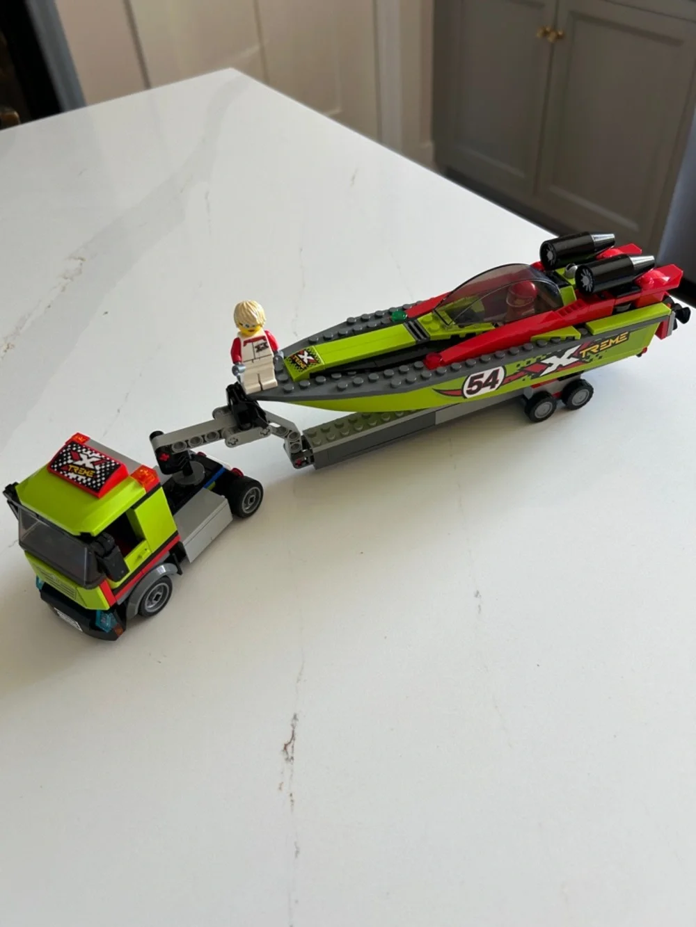 Lego retired City #60254 Race Boat Transporter - Picture 10 of 15